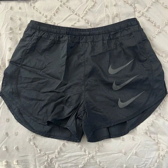Nike Running Run Division tempo luxe 2in1 shorts in black - Picture 5 of 13